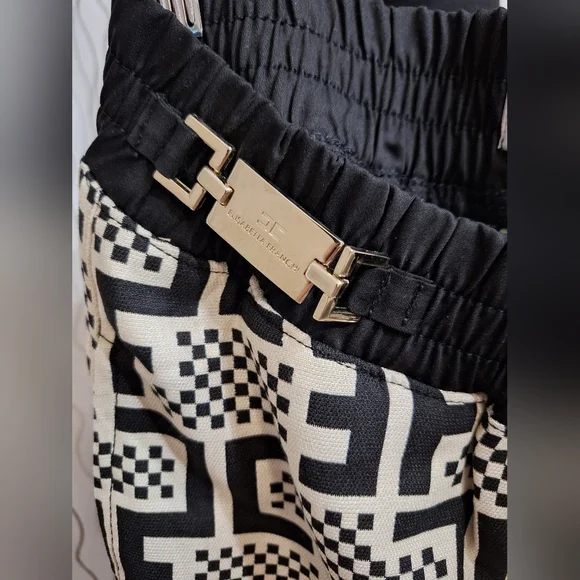 Stylish Black and White Patterned Women's Pants - Picture 2 of 4